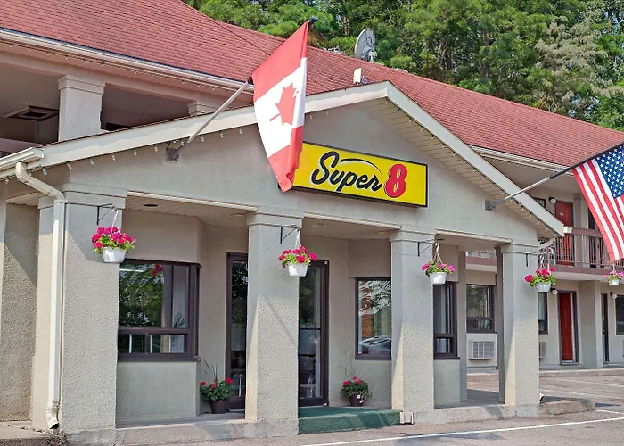 Resort: Super 8 By Wyndham Niagara Falls North